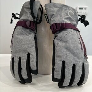 DAKINE GORE-TEX Women’s Winter Gloves | Size S (6.5) | New Without Tags